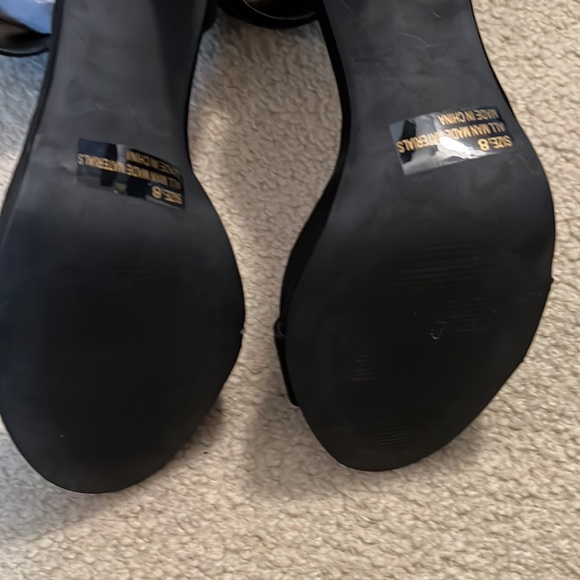 Black Heels - Picture 3 of 4